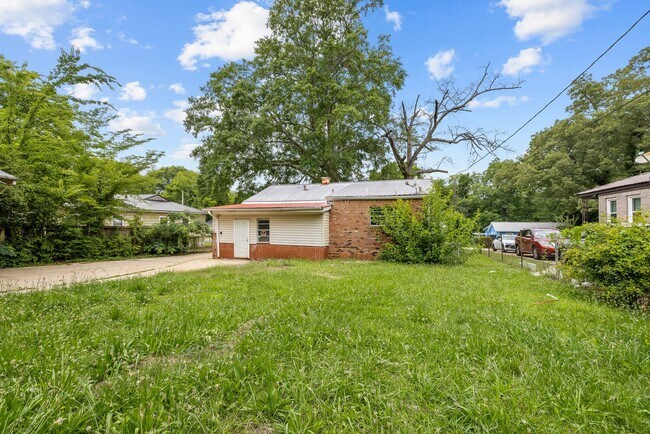 Building Photo - Charming 3 Bedroom, 2 Bathroom house