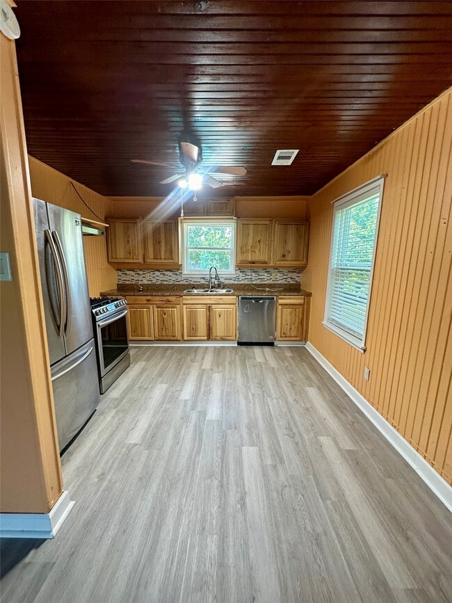 Building Photo - 236 3rd St