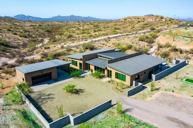 Building Photo - 15212 N Sandy Blf Rd