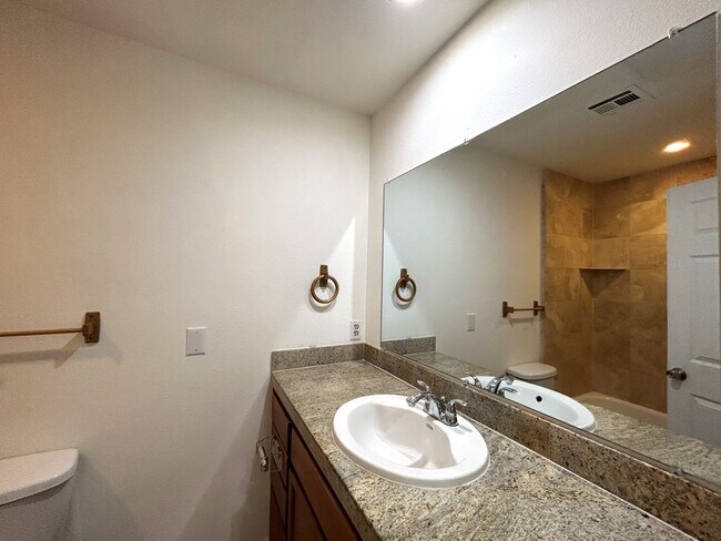 Building Photo - AVAILABLE NOW!! 3 Bedroom 2 Bath Apartment...