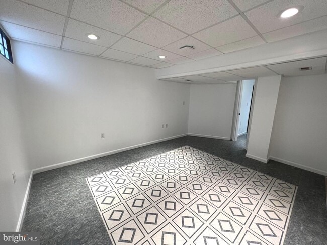 Building Photo - 513 Willow Ave