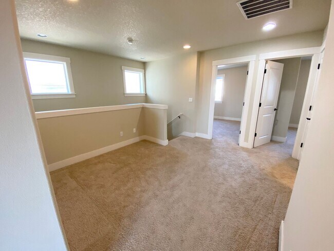 Building Photo - Bethany Creek 3 Bedroom Home!