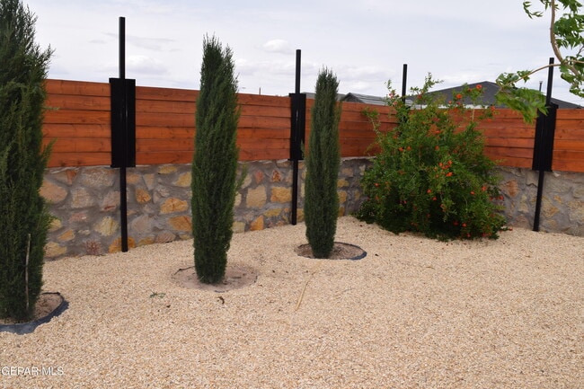 Building Photo - 355 Sol Ct