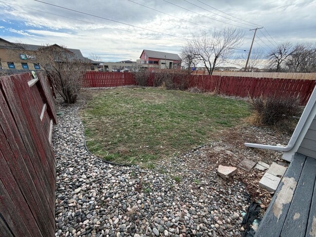 Building Photo - Townhome in great West End location