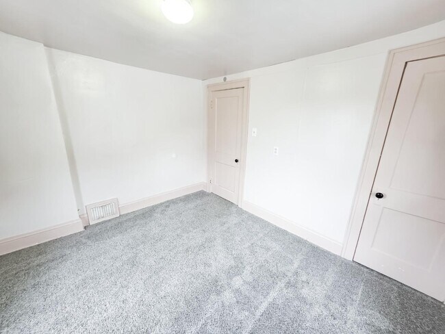 Building Photo - 2044 18th St SW