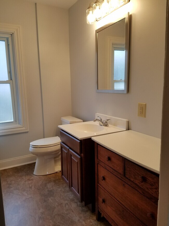 Building Photo - 96 Linshaw Ave