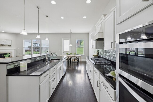 Building Photo - 1719 Biscayne Dr