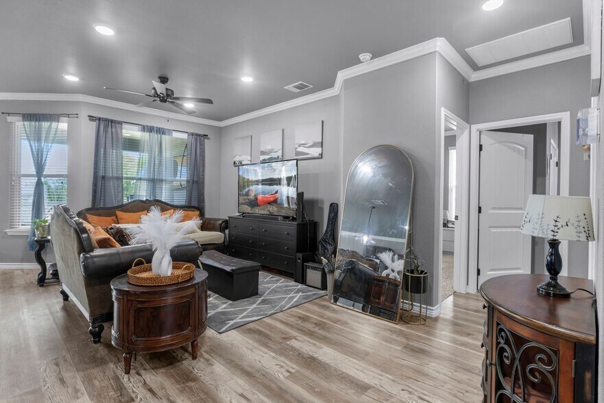 Building Photo - 2124 Blackhawk Lp