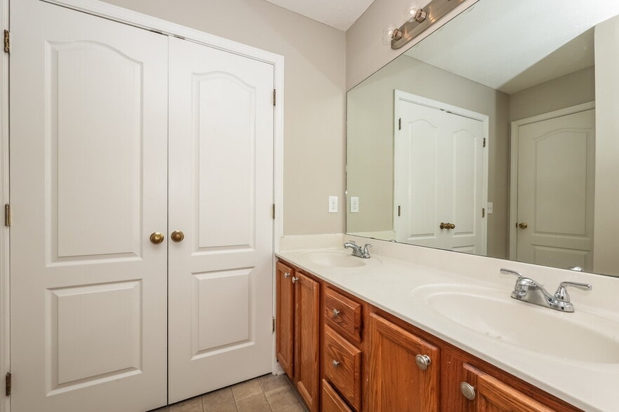 Building Photo - 612 Mable Dr