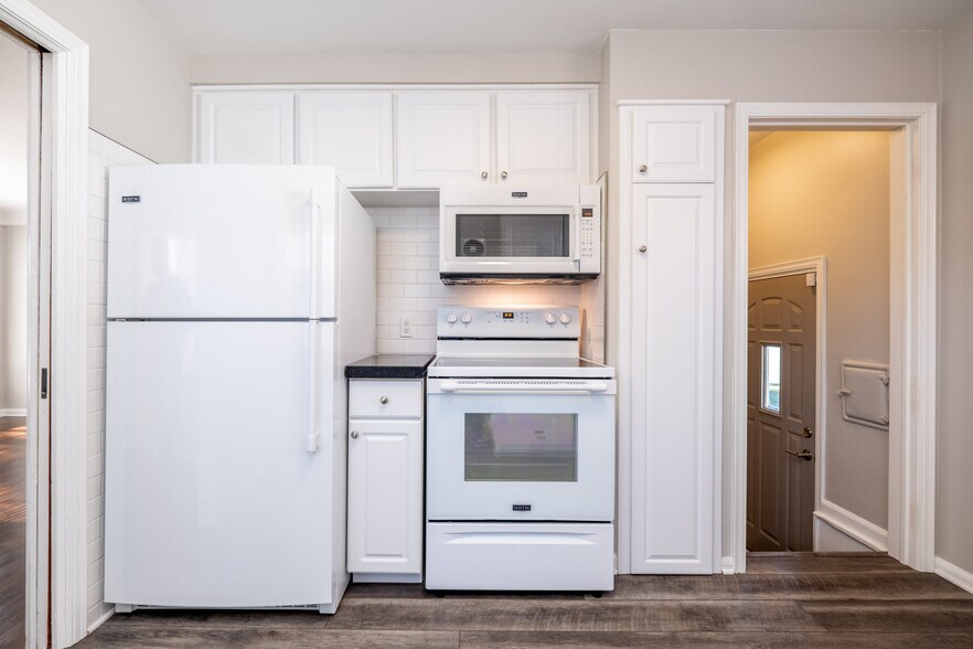 Building Photo - 429 E La Salle Ave