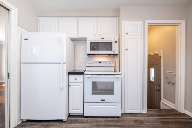 Building Photo - 429 E La Salle Ave