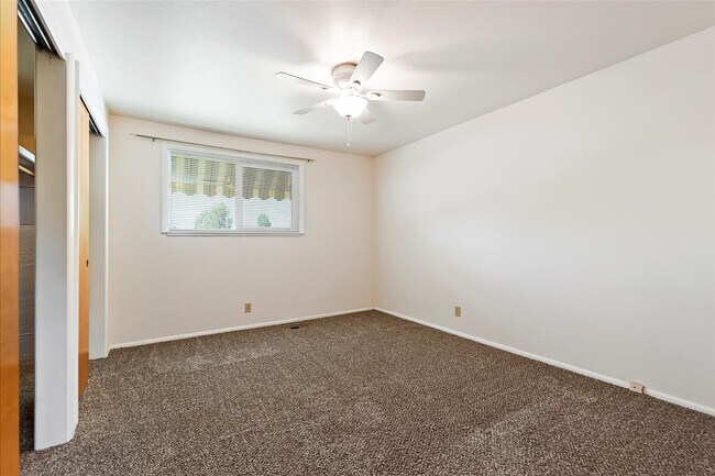Building Photo - 6190 N Shandee Dr