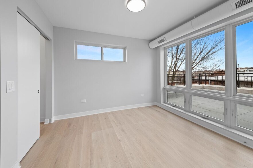 Building Photo - 4637 N Ashland Ave