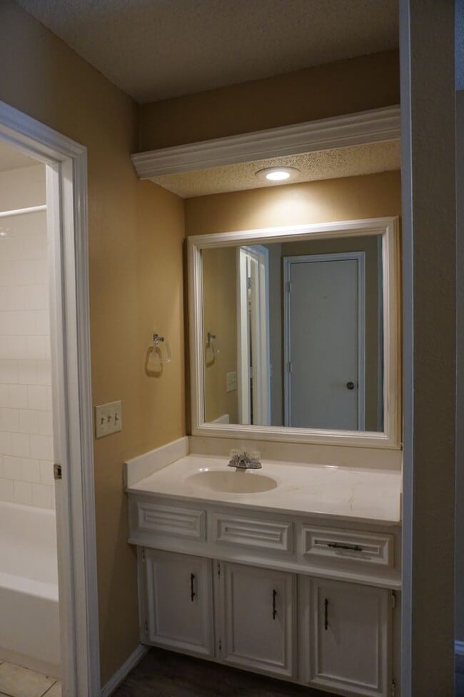 Building Photo - 1104 Homestead Dr