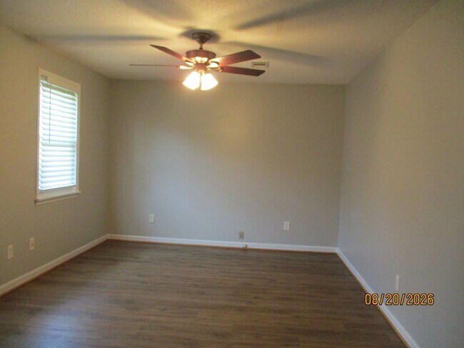 Building Photo - 459 Rachel Dr