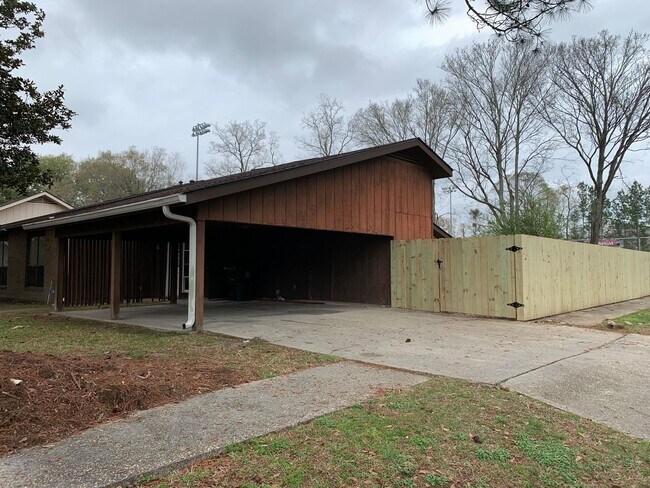 Building Photo - 13431 Briargrove Ave