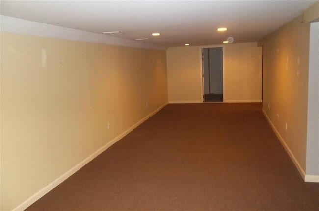 Building Photo - 80 Forest Park Dr