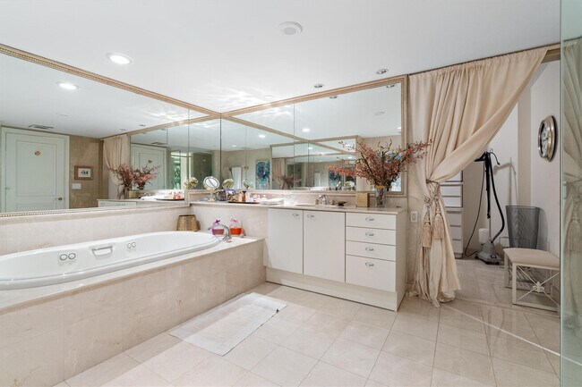 Building Photo - 209 N Birch Rd