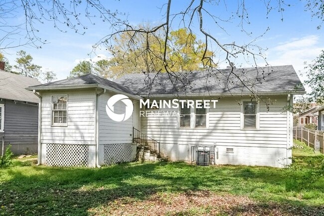 Building Photo - 3 Bedroom Pet-Friendly Home in Atlanta, GA with Main Street Renewal