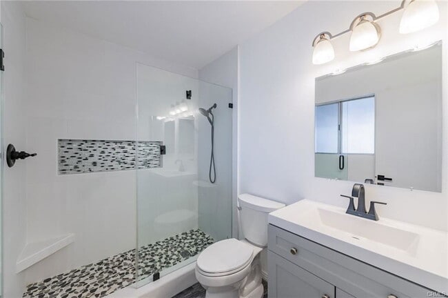 Building Photo - 1817 N Symphony St