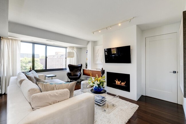 Building Photo - 1077 30th St NW