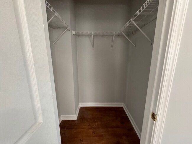 Building Photo - 1018 S 52nd St