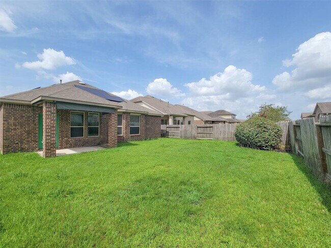 Building Photo - "Charming 3-Bed, 2-Bath Retreat in Humble, TX – Your Perfect Home Awaits on Justin Ridge Ln!"