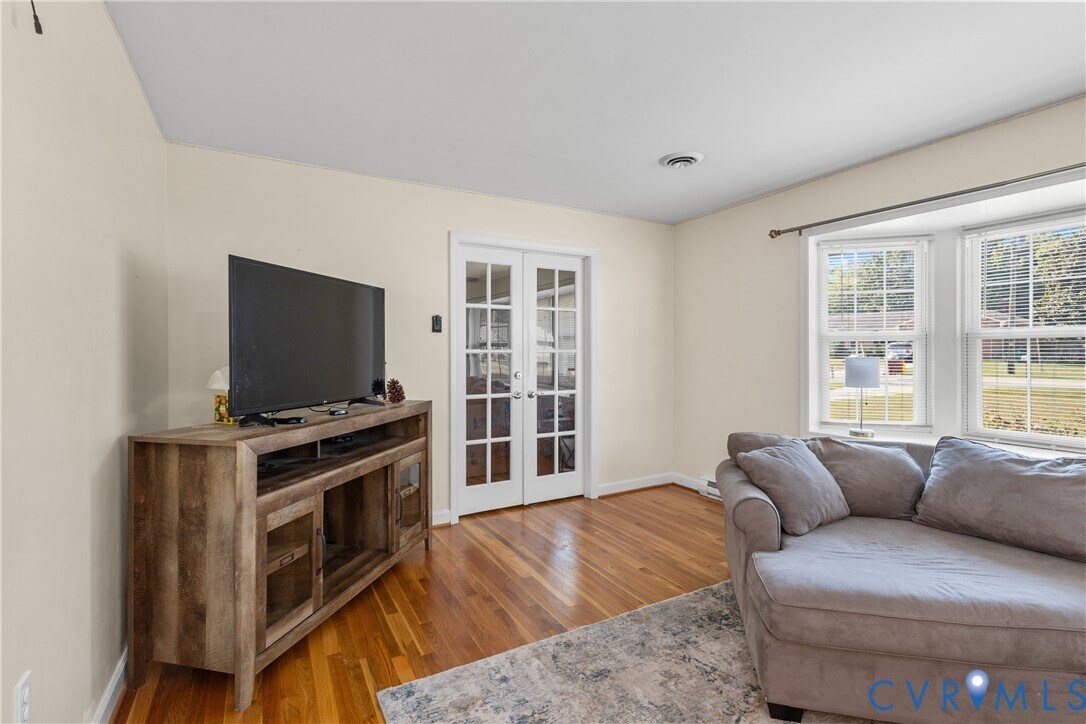 Building Photo - 1871 Pender Ave