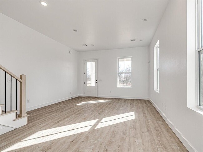 Building Photo - 29615 E Rdg Rd