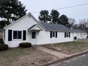 Building Photo - 2 Bedroom 1 Bathroom Townhouse
