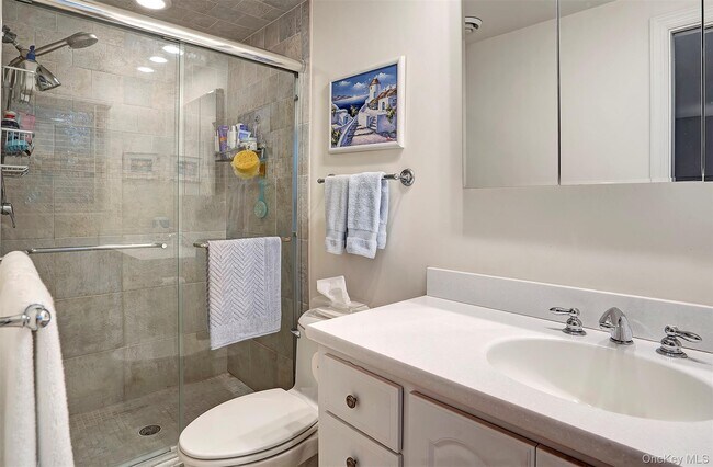 Building Photo - 25 Squires Ave