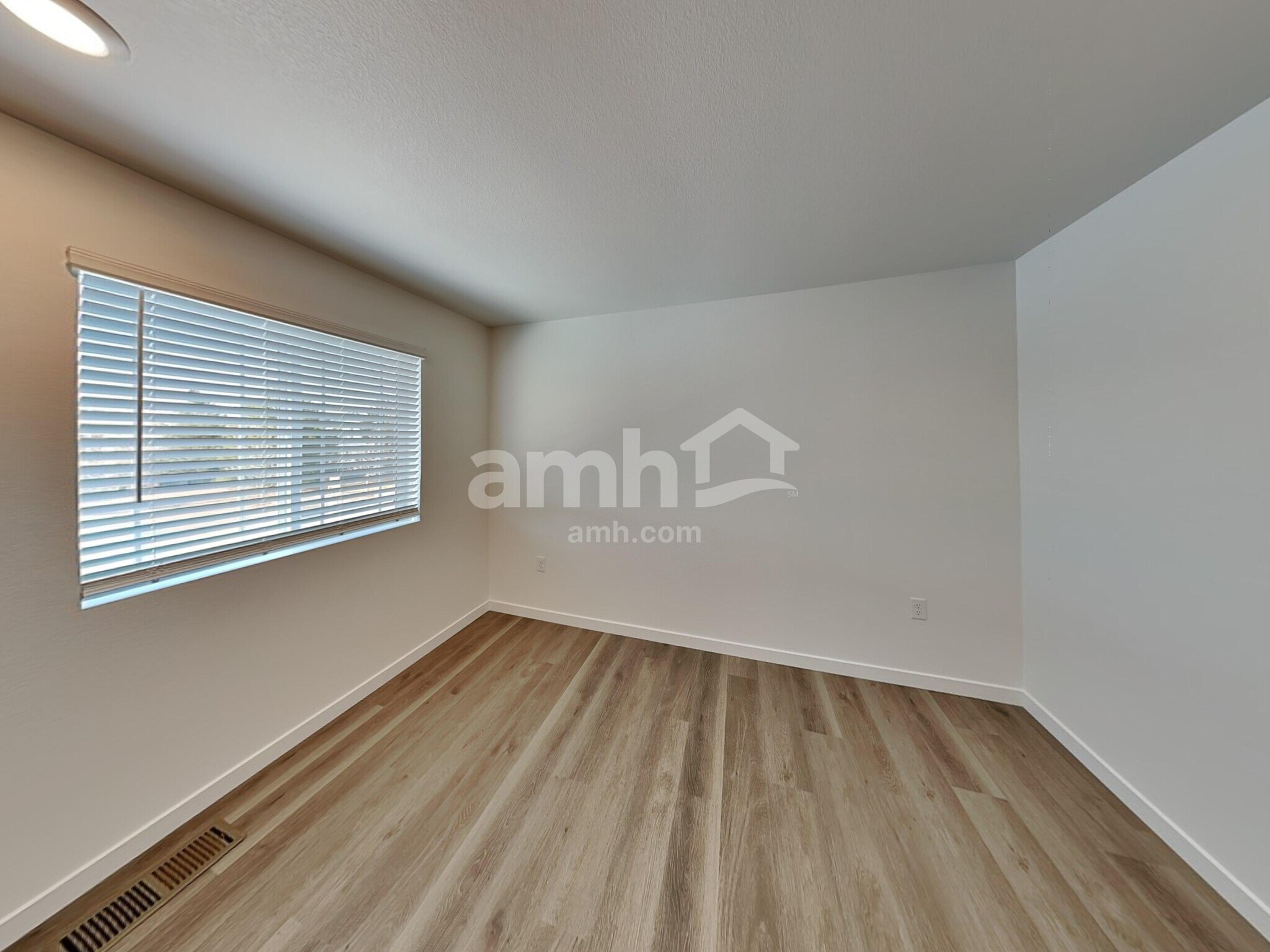 Building Photo - 26186 E Calhoun Pl