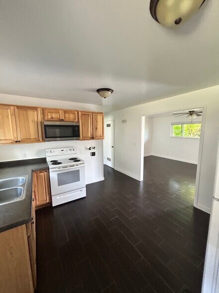 Building Photo - 181 E 1000 N