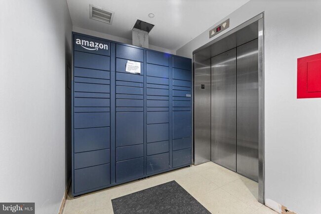 Building Photo - 1150 K St NW