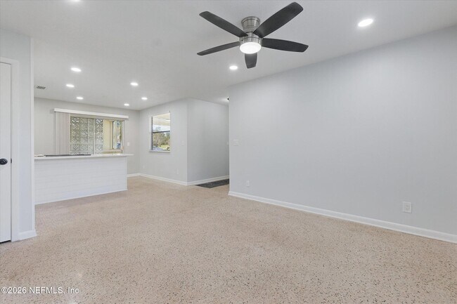 Building Photo - 863 Westgate Dr