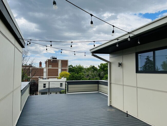 Building Photo - 3BD, 3.5BA West Wash Park Townhome with 2-Car Garage