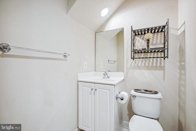 Building Photo - 1703 Potomac Greens Dr