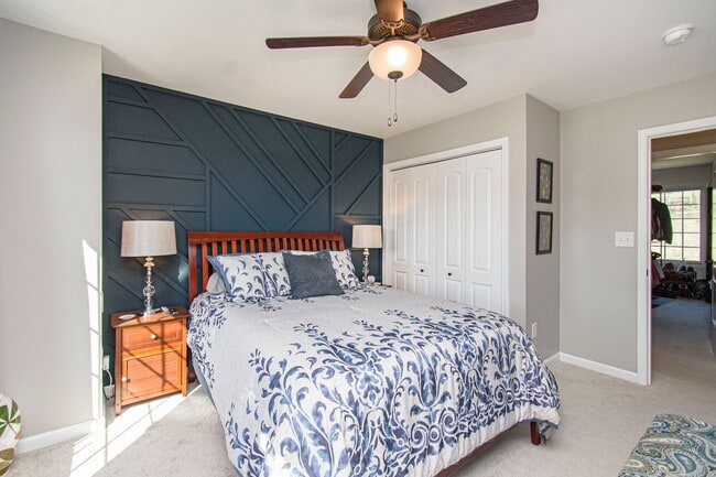 Building Photo - Spacious Home with Hot Tub, Fenced Yard an...