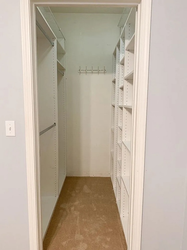 Building Photo - Modern loft-style condominium!
