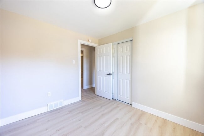 Building Photo - 476 Fielding Dr