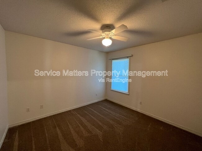 Building Photo - 4925 Hyatt Ln