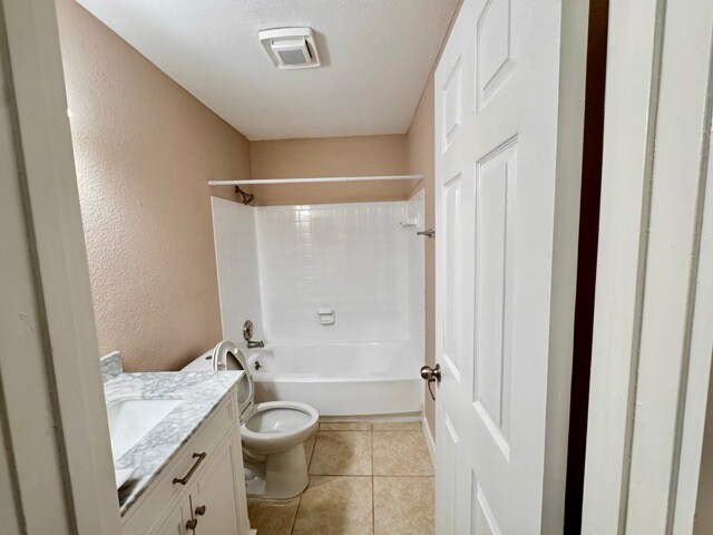 Building Photo - 1911 S Palomar Dr