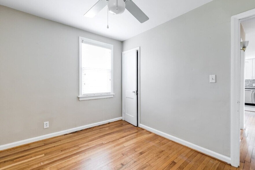 Building Photo - 6506 Stuart Ave
