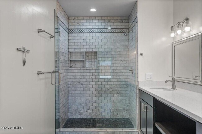 Building Photo - 838 E Belmont Ave