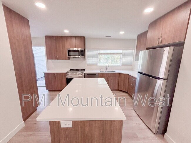 Building Photo - 985 Horsley Cir