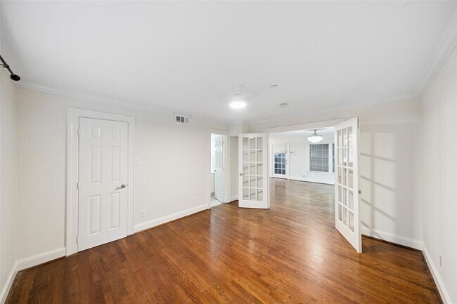 Building Photo - 1621 Heights Blvd
