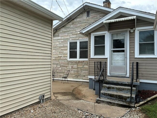 Building Photo - 707 Green St