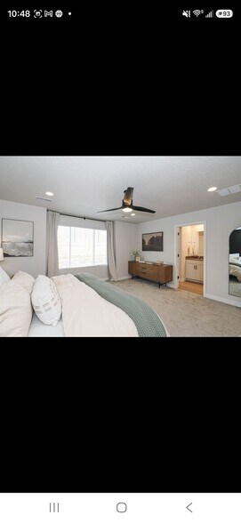 Building Photo - 2061 N Chianti St