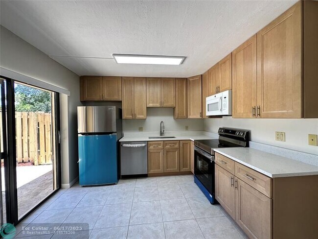 Building Photo - 2903 SW 22nd Cir