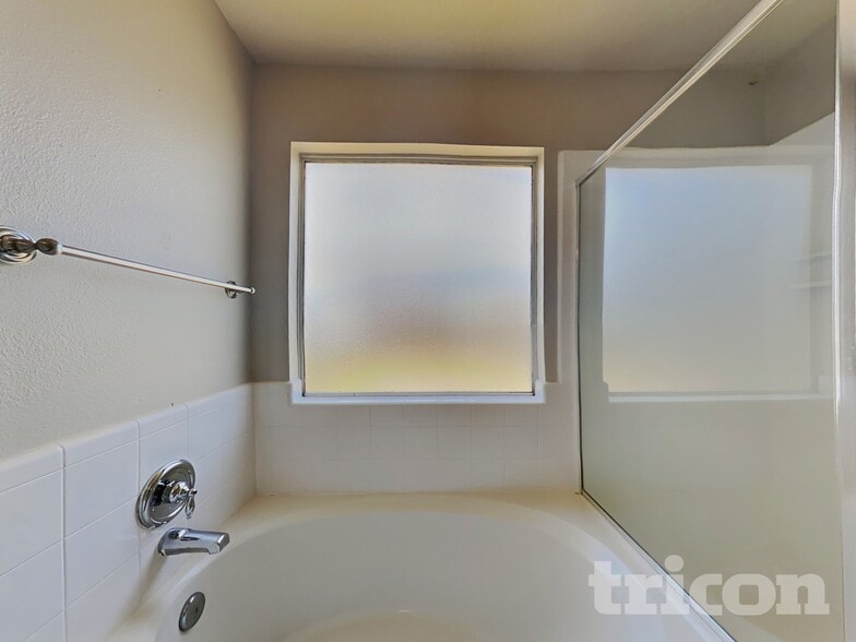 Building Photo - 2422 Spring Lily Ct